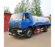 礦區(qū)灑水車(chē) 高效抑塵與環(huán)保作業(yè)的關(guān)鍵設(shè)備